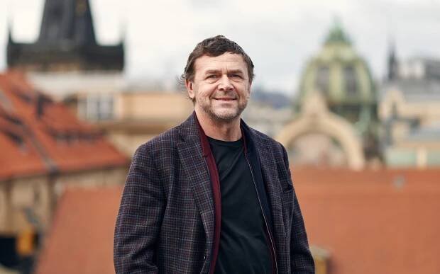 Miliardář Pavel Tykač navýšil podíl v Monetě nad 10 procent. Řídit banku ale prý nechce