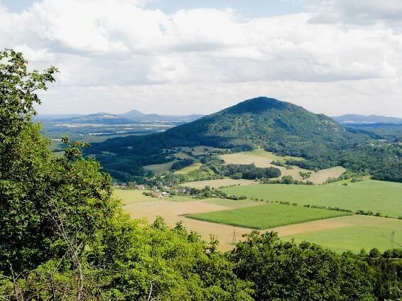 Obrazem: Kaňony, rybníky, hrady. Malebný Máchův kraj není jen slavné jezero