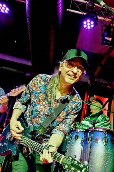 The Magic of Santana & Tony Lindsay opanovali nabité olomoucké Bounty Rock Cafe - musicserver.cz