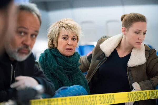 Policajtka Barbie - Qui sème l'injustice moissonne le malheur - Z filmu - Olivier Cabassut, Marie Vincent, Yeelem Jappain