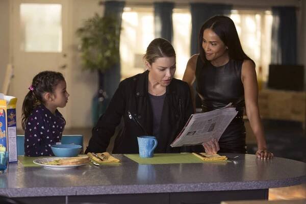 Lucifer - Stevardka Interruptus - Z filmu - Scarlett Estevez, Lauren German, Lesley-Ann Brandt