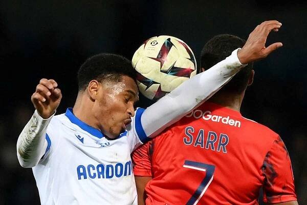 Lyonu protekl bodový zisk mezi prsty. Auxerre si k ukončení úmorné série pomohlo obratem
