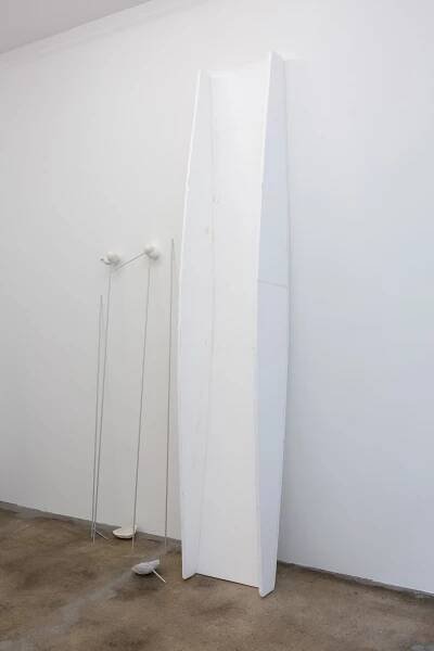 Exhibition view, from left: Gabriel Karlsson, H’art Song, 2020. Plaster of Paris, silicone, aluminum. Anna Andersson, Hold, 2020. Styrofoam.