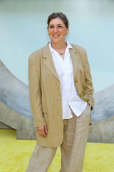 Mayim Bialik’s Podcast ‘Breakdown’ Partners With Impact Theory