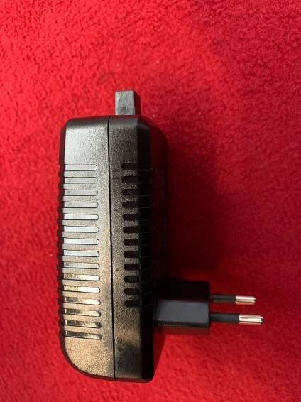 LPS34-200-1500-2C a LPS37-200-1500-2 LED napájecí zdroj 20V 1,5A vstup hranatý