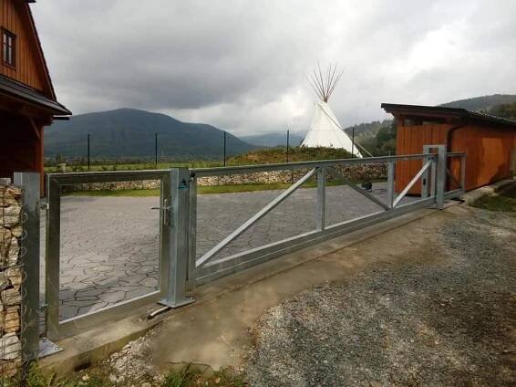 Brány a oplocení, instalace a zapojení pohonů bran Tousek - mwz.cz
