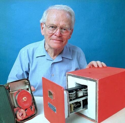 David Warren, Inventor of Flight Data Recorder, Dies at 85 - The New York Times