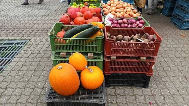 Příjemná atmosféra na trzích na Kubánském náměstí ve Vršovicích.