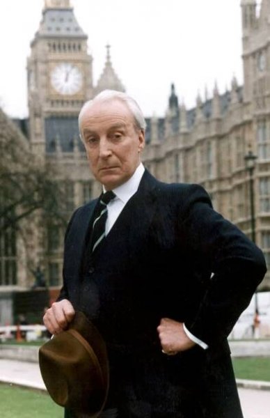 Herec Ian Richardson hral Francisa Urquharta, hlavnú postavu britského seriálu House of Cards z roku 1990. Zomrel v roku 2007. Foto - tasr/ap