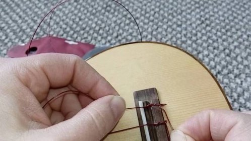kovové struny na ukulele
