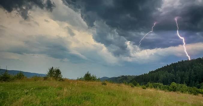 Dnes padl teplotní rekord 34,3°. Teď už nad Českem hřmí a blýská - Echo24.cz