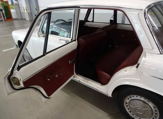 Prodej Chrysler - 200 Simca 1301