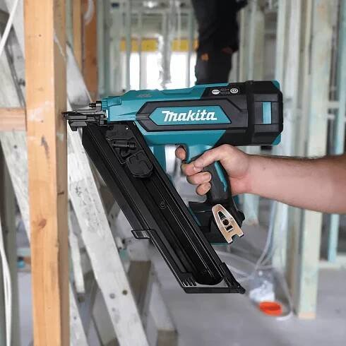 Makita DBN900ZK aku hřebíkovačka 50-90mm D34° | AzVercajk.cz