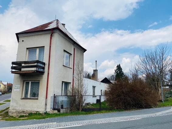 Dům se dvěma byty 3+1, garáž s dílnou, Dolní Žandov | Révay Reality