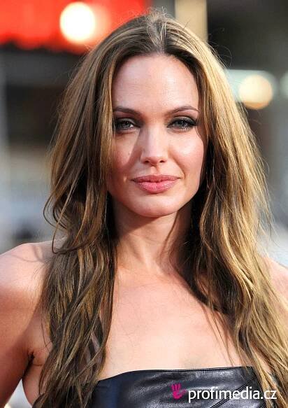 Angelina Jolie - celebrity účes - HappyHair