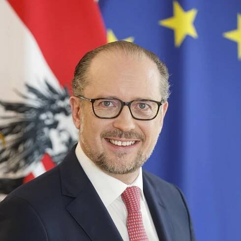 Portraitfoto von Mag. Alexander Schallenberg, LL.M.