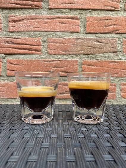 Single and doppio espresso next to each other.