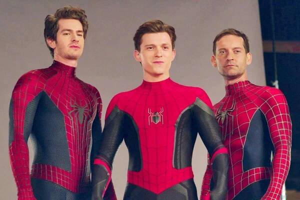 Spider-Men Andrew Garfield, Tom Holland, and Tobey Maguire doing press for 'Spider-Man No Way Home'