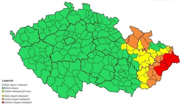Extrémní srážky mohou dnes a ve středu zasáhnout ve Zlínském kraji okolí Rožnova pod Radhoštěm a Vsetínsko, v Moravskoslezském kraji regiony kolem Českého Těšína, Frenštátu pod Radhoštěm, Frýdku-Místku, Frýdlantu nad Ostravicí, Havířova, Jablunkova, Karviné a Třince. V dalších oblastech Moravy a Slezska bude déšť vydatný nebo velmi vydatný.