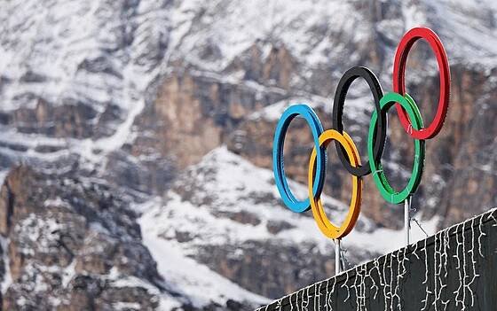 Olympijské kruhy v Cortině rok před startem her