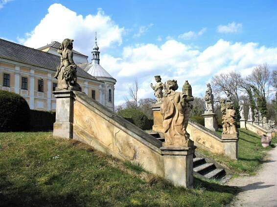 Soubor:Lysá nad Labem Castle Park (36).jpg – Wikipedie
