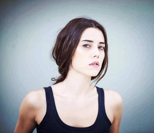 Cansu Dere Will Be Surrogate Mother