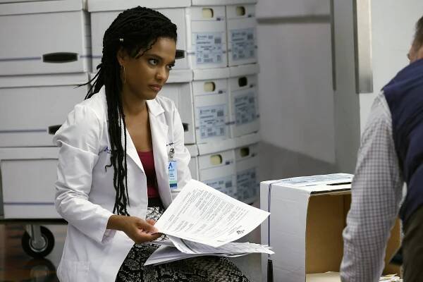 Nemocnice New Amsterdam - Počáteční kapitál - Z filmu - Freema Agyeman