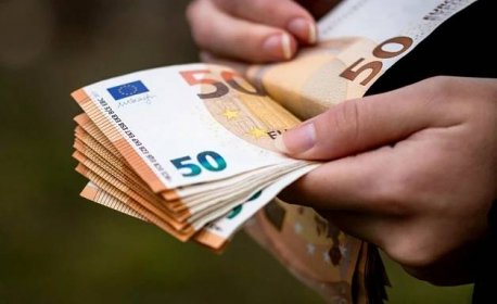 EU schválila další peníze Ukrajině. Ale chce je i "přezkoumávat" - fintag.cz