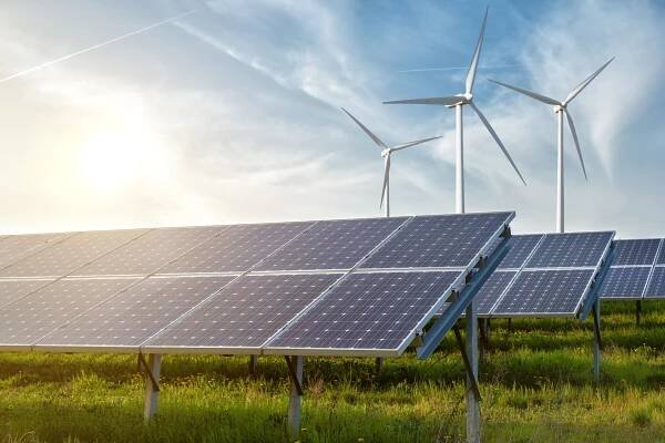 Solární a větrná energie je nejlevnější, ukázal výzkum. Česko přesto sází na jádro