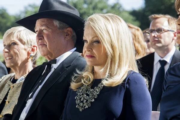 Steve Kanaly, Charlene Tilton - Dallas - Lifting the Veil - Z filmu