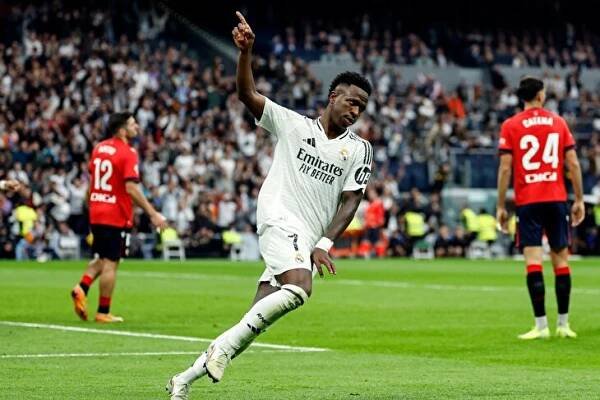 Real nepodlehl Osasuně už 22. zápas v řadě, přesvědčivou výhru řídil hattrickem Vinícius