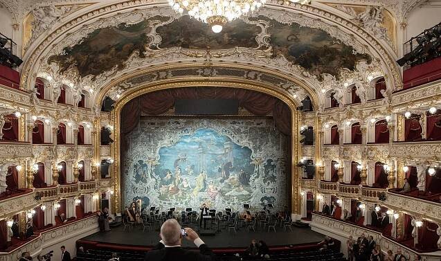 Státní opera se po třech letech rekonstrukce otevřela. Za účasti premiéra Babiše i maďarského premiéra Orbána