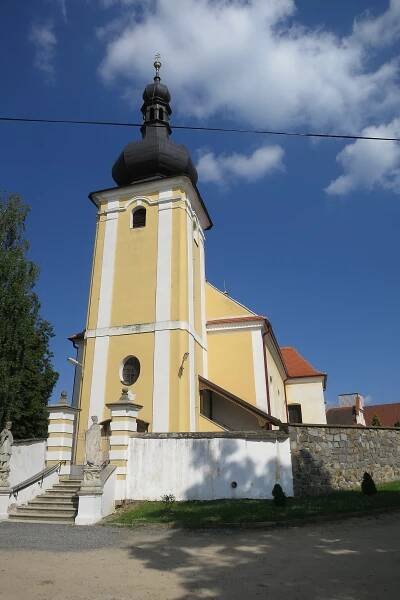 Soubor:Overview of church of Saint Martin in Budkov, Třebíč District.JPG – Wikipedie