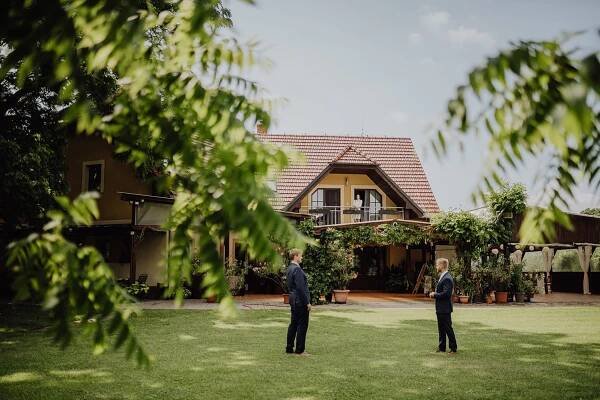 Letní svatba Ekofarma Sádky, Kunovice - Matouš Coufal svatební fotograf