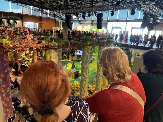 Flora v obležení davů. Lidé chválí hlavní expozici a nakupují na zahrádky