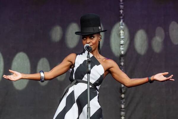 Morcheeba v Praze okouzlila náměsíčnými melodiemi i zářivým úsměvem Skye Edwardsové