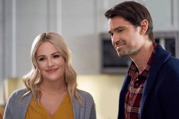 Natalie Hall, Corey Sevier - Noel Next Door - Z filmu