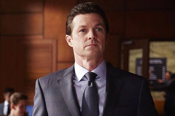SUITS -- "Toe to Toe" Episode 505 -- Pictured: Eric Close as Travis Tanner