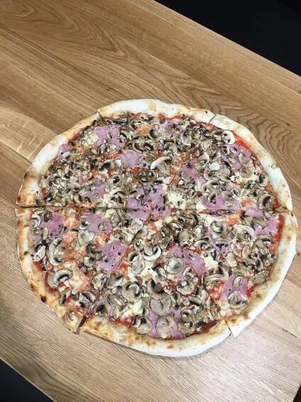 1 nebo 2 italské pizzy a k tomu nápoj podle výběru: Vinohrady nebo Malá Strana