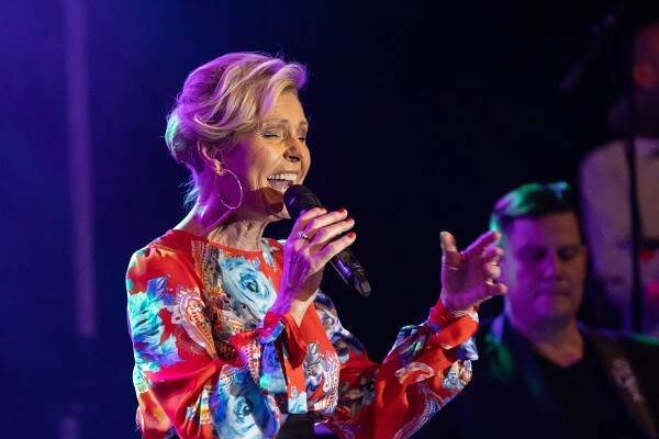 FOTO: Vzhůru k výškám. Helena Vondráčková zazpívala v Lípě
