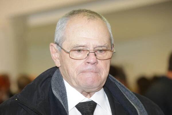 Lidé se rozloučili s Mariánem Labudou (†73). Přišel i věrný Otík
