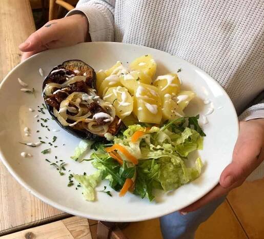 I bezmasá jídla mohou chutnat. Vyzkoušejte nejlepší veganské restaurace v Praze