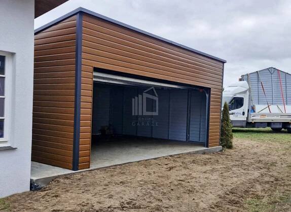 Plechova garáž 6,5x6m - sekční vrata - dveře - zlatý dub - Imitace dřeva - střecha spád dozadu TS931