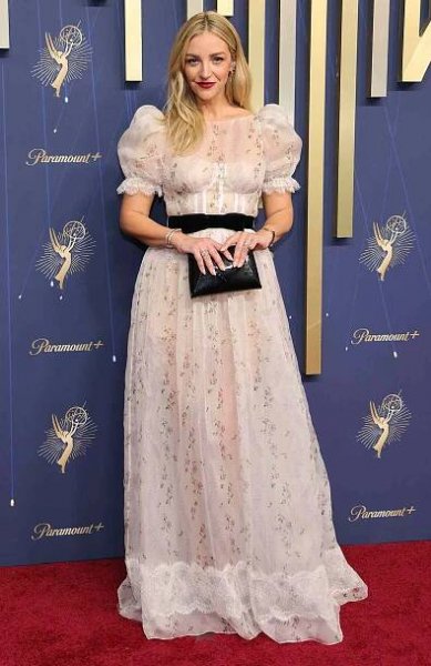 Abby Elliott attends the 77th Primetime Emmy Awards at Peacock Theater on September 14, 2025 in Los Angeles, California.