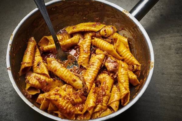 food-photographer-pasta-photographer-photography-italian-food-pig-tail-garganelli-arrabiatta-pasta-penne.jpg
