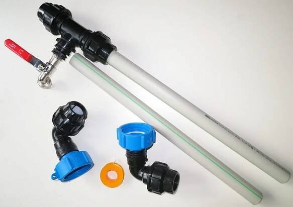 Propojení IBC kontejnerů 2ks - výstupní ventil 1/2"
