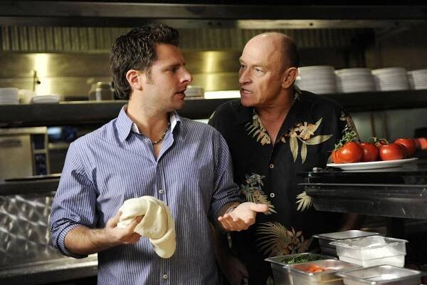 Agentura Jasno - Mozkovna - Z filmu - James Roday Rodriguez, Corbin Bernsen