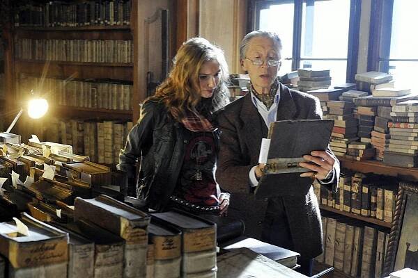 Prokletá vesnice - Z filmu - Eleanor Tomlinson, Murray Melvin