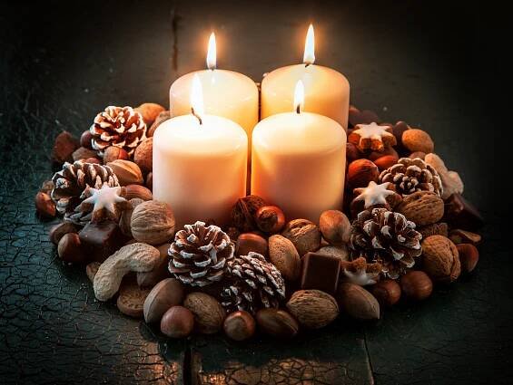 5 tipů na nádherný adventní věnec bez jehličí: vyrobte si trvanlivý symbol adventu a ušetřete