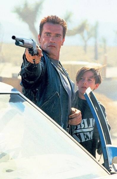 Konec dětské hvězdy z Terminátora 2: John Connor mlátil ženy a jde sedět!